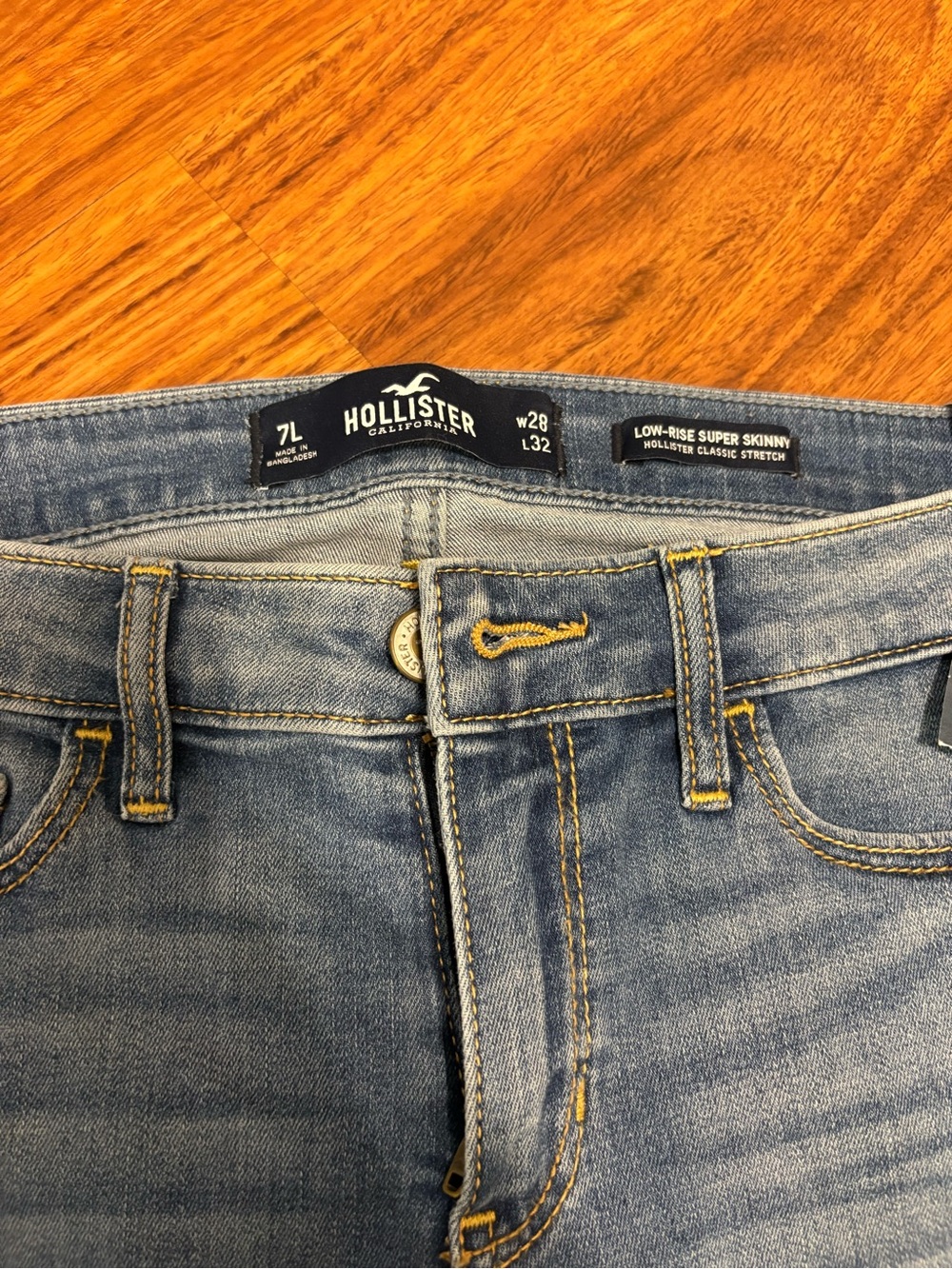 Hollister Women's Low-rise Super Skinny Jeans - Medium Blue Distressed - 7L - Picture 4 of 9